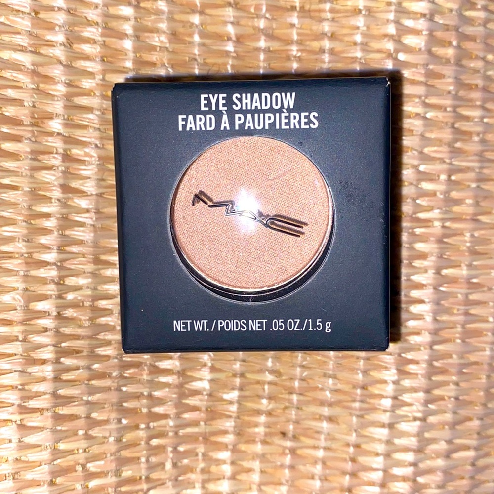 MAC Eyeshadow in NAKED LUNCH   New in box